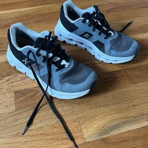On Running Women’s cloudrunner sneakers